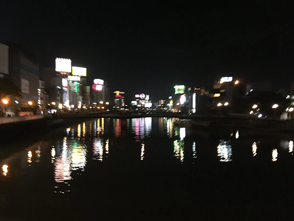 福岡県の夜の中洲川