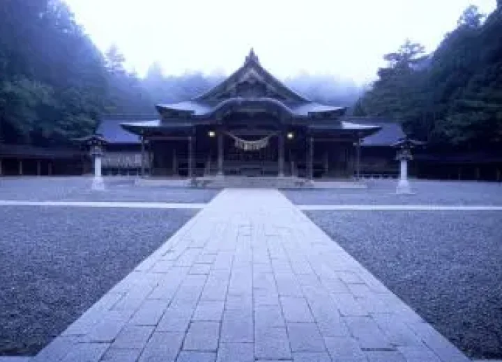 新潟　彌彦神社