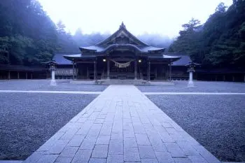 新潟　彌彦神社