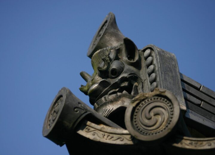 奈良県　東大寺の四月堂の鬼瓦