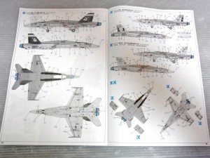 マーキング及び塗装図の、ナンバー2と3。説明書の見開き。