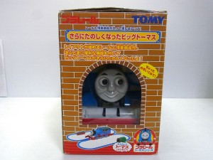 トーマスの箱と顔の画像。中が見える様になっている。