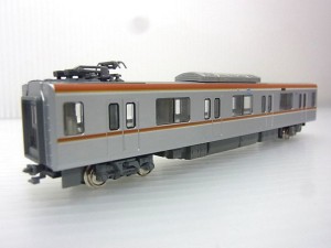 KATO 10-866 東京メトロ 1000系 有楽町線・副都心線 6両基本セットの車体画像。車体にカラーのラインが見えている。