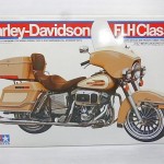 タミヤ 1/6 ハーレーダビッドソン FLHクラシックの箱。バイクのイラストが描かれている。