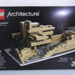 lego architecture fallingwaterの箱。パッケージには完成後のlego様子が写っている。