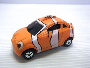 disney tomica DM-EX03 Corotto ファインディング ニモの画像。タイヤも付いている。