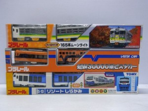 プラレール|165系ムーンライト|近鉄30000系ビスタカー|リゾートしらかみの画像。車両も一部見えている。