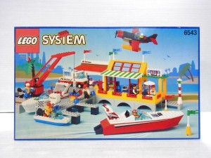  LEGO SYSTEM 6543の外箱。完成後のブロックやフィグの様子が写っている。