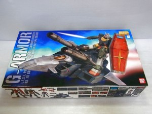 MGリアルタイプカラのG-アーマーの箱、ガンダムとG-ファイターが描かれています。