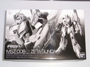 プレミアムバンダイで販売しているZガンダム3号機の箱、白黒の色をしています。