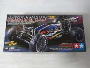 TAMIYA 1/10 RC dark impactの箱。白いロゴやラジコンのイラストが書かれている。