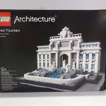 lego architecture trevi fountainの箱。パッケージには完成後の様子が写っている。