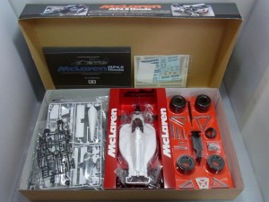 TAMIYA McLaren MP4/6 Hondaの展開画像。中のパーツの様子が覗える。