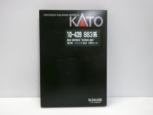 KATO 10-439 883系 sonicの箱。白い文字や赤い三角のロゴが見える。