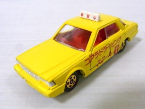 ニッサン　セドリック　教習車　（コアラ　ドライビングスクール　1）　（№　13-5-4）黄色