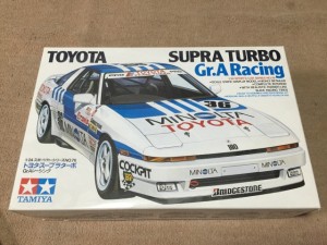 タミヤ 1/24 ミノルタ スープラターボ Gr.A レーシング トムスの上箱です。