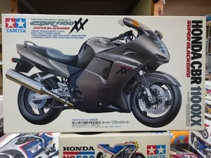 タミヤ　1/12　CBR1100　XX　スーパー　ブラックバード