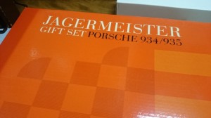 エグゾト 1/18 ポルシェ 934 / 935 ギフトセット イエガーマイスター   ミニカー買取りしています。是非お売りください。   