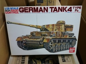 バンダイ 1/15  4号戦車 F2型   戦車プラモデル買取しています。 