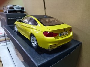 BMW 特注 1/18  M4 クーペ  オースチンイエロー