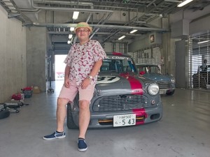 長池純さん 愛車インペリアルクラフト長池号と    クラシックミニ フェスティバル 2017  FSW