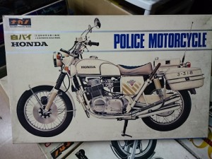 ナガノ 1/8 ホンダ 白バイ ドリーム CB750