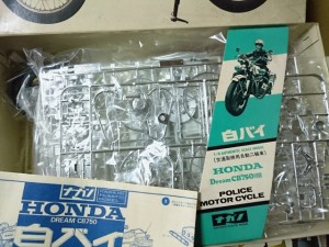 ナガノ 1/8 ホンダ 白バイ ドリーム CB750