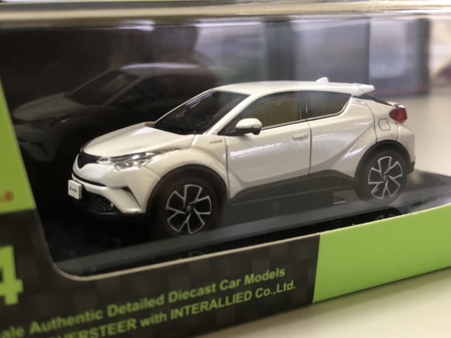 インターアライド オーバーステア Toyota C-HR ホワイトパール クリスタルシャイン アップ写真