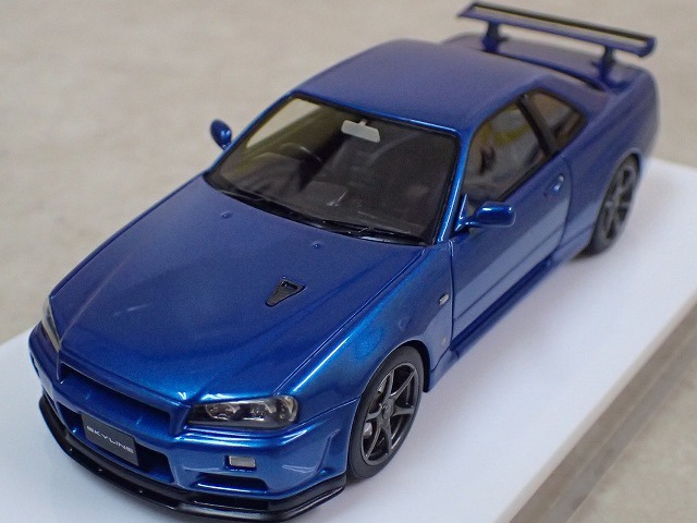 デアゴスティーニとメイクアップのコラボモデルミニカー　ニッサン　スカイライン　GT-R　V・specⅡ 2000 (BNR34)