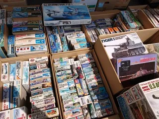 【出張買取】大量の車・バイク・戦車・戦艦・戦闘機など様々なプラモデルを東京都世田谷区の方よりお譲りいただきました。
