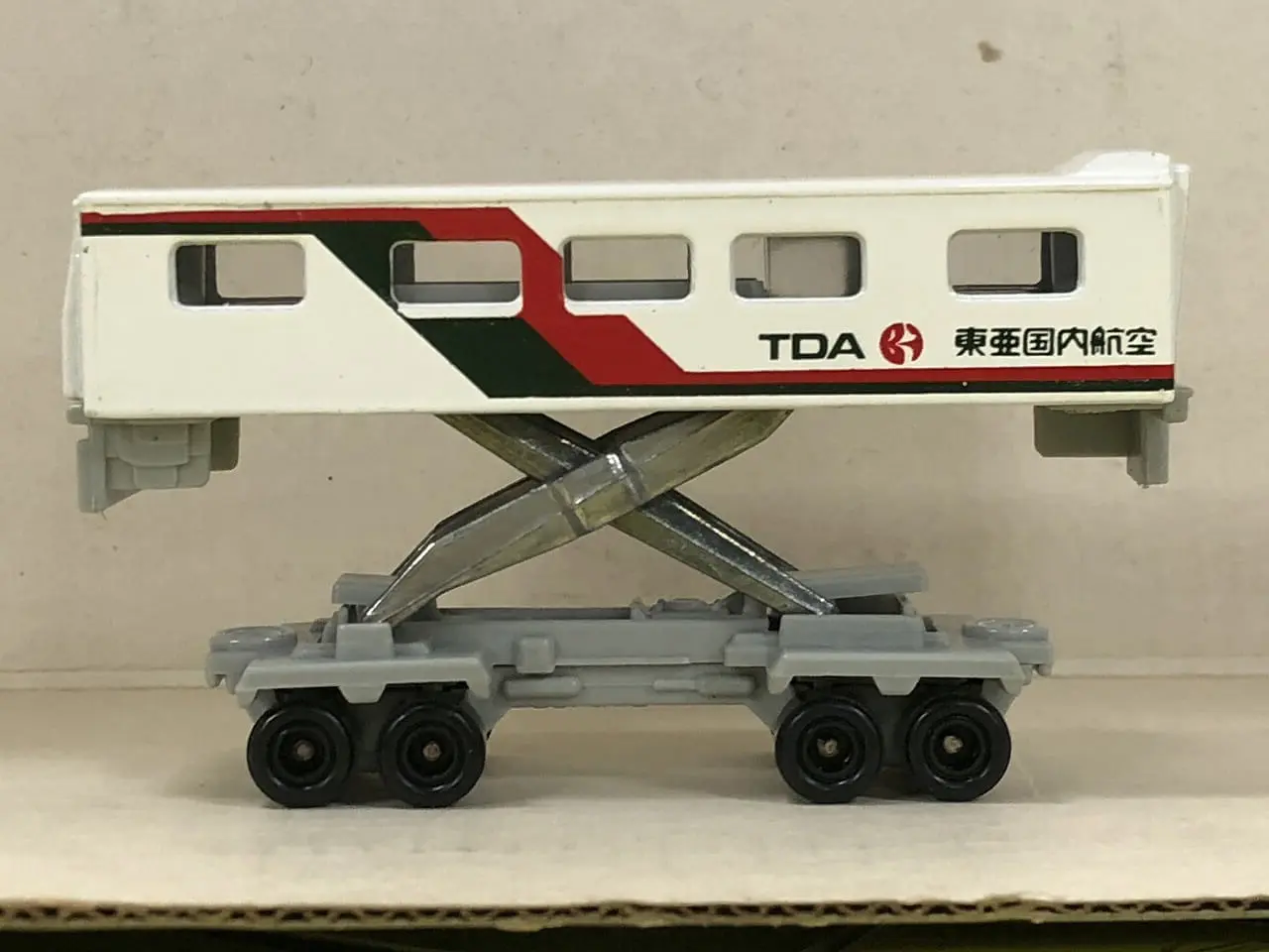 黒箱トミカ-PTVランプバス