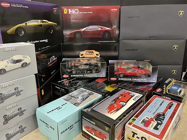 【宅配買取】造形が魅力的な エブロ 1/24 トヨタ2000GT、1/12スバル360などミニカーを大量に静岡県磐田市よりお売りいただきました