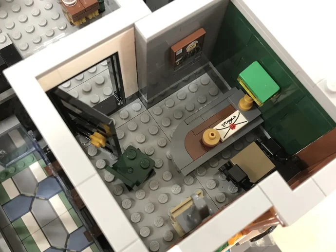 レゴクリエイターエキスパート 10251 ブリックバンク組み立て後 ２階の事務所 写真２