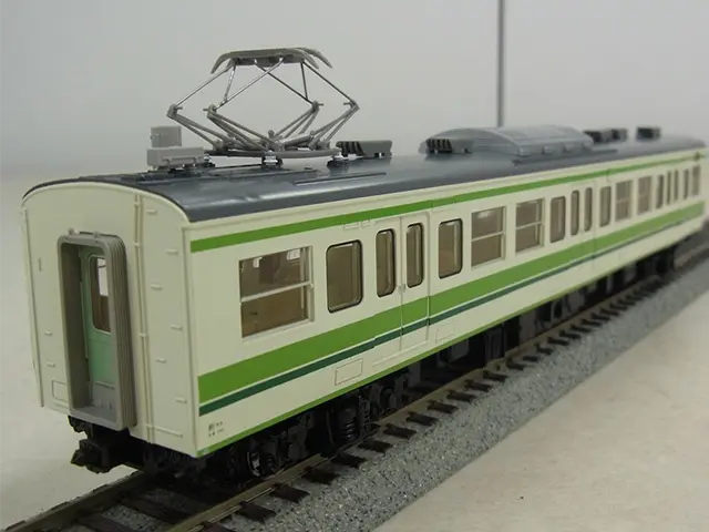 JR 115-1000系近郊電車（新潟色・緑）パンタグラフ可動の様子