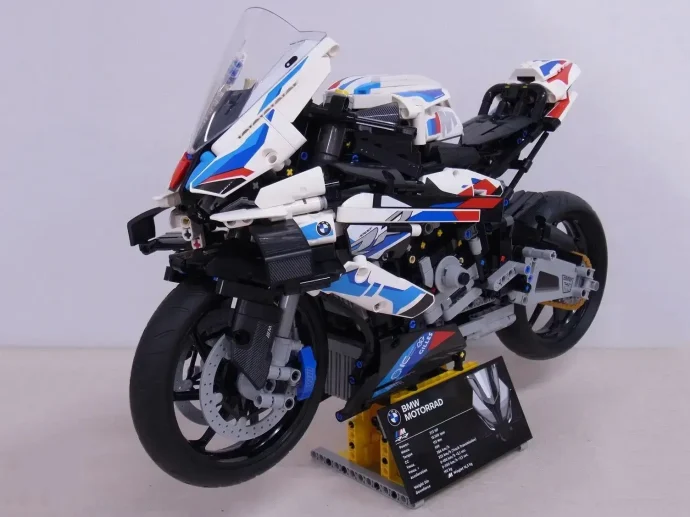 【宅配】三重県四日市市のレゴ買取｜レゴテクニック「BMW M1000 RR（42130）」組立済