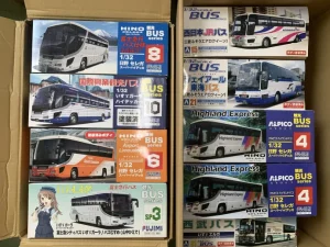 フジミ模型「1/32 いすゞ ガーラ ハイデッカー 国際興業観光バス」、「1/32 アルピコ ハイランドバス 日野セレガ スーパーハイデッカー」