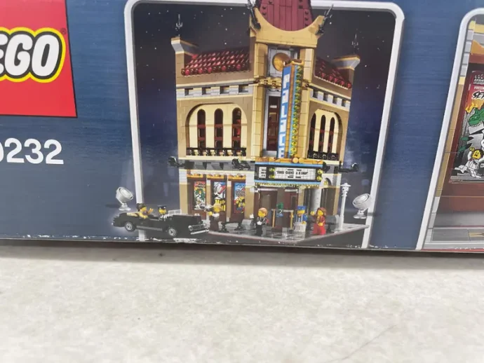 "LEGO Creator Palace Cinema 10232" "High Speed ​​Train 60197"
