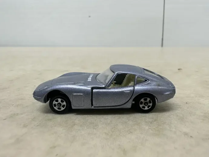 5：トヨタ2000GT　側面