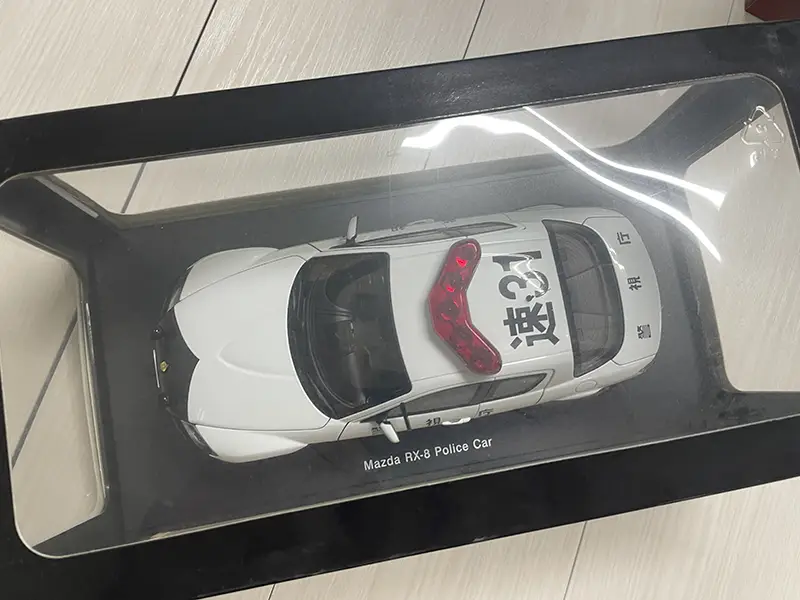 オートアート 1/18 マツダRX-8 警視庁　パッケージ２