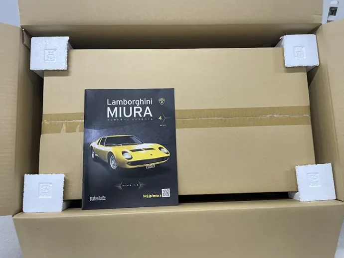 アシェット『ランボルギーニ ミウラを作る』 ディスプレイケース
