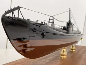 伊176 艦首