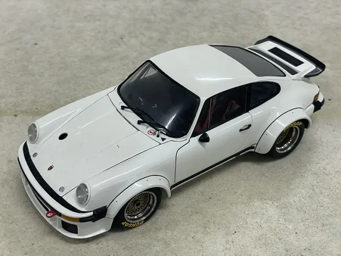 京商1/18 Porsche 934RSR 本体