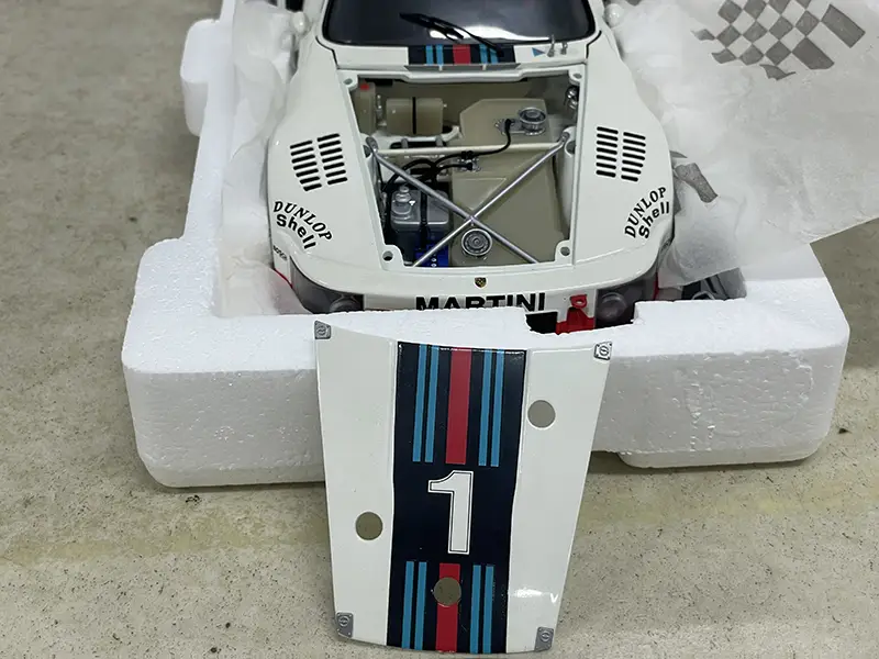 京商1/18 Porsche 935 フロント