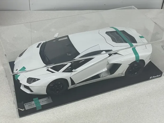 ポケール 1/8 ランボルギーニ アヴェンタドール