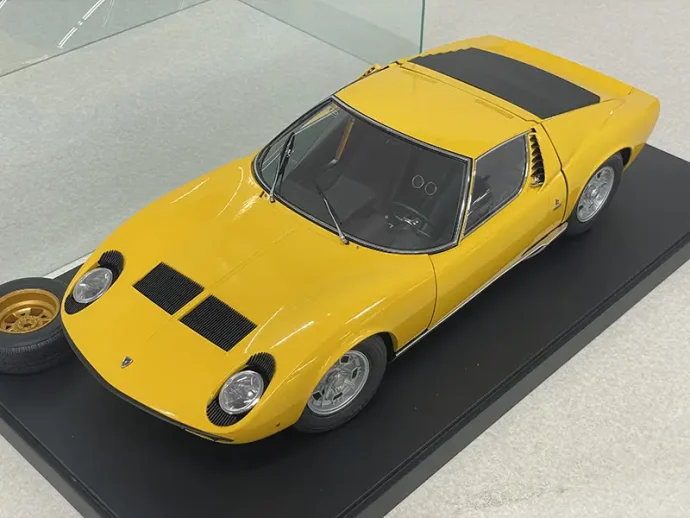 アシェット 1/8 ランボルギーニミウラ
