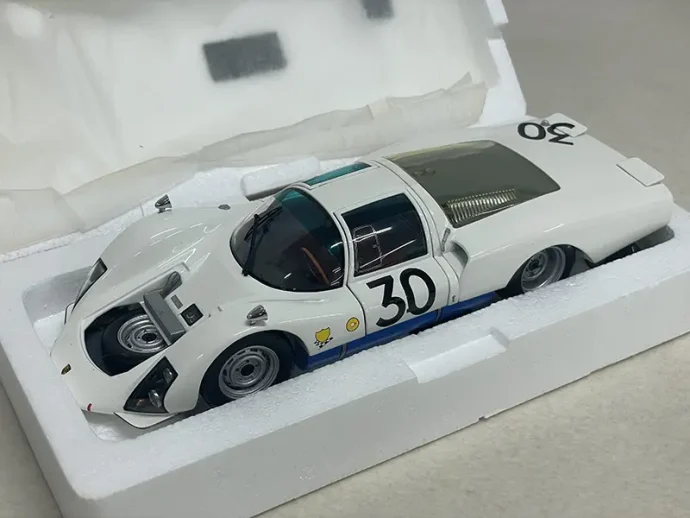 1/18ポルシェ 906LE 24H LE MAN 1966 本体