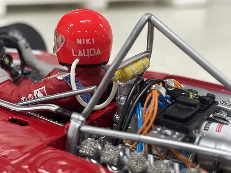 エグゾト 1/18 フェラーリ312 ニキ・ラウダフィギュア付き コックピット後方