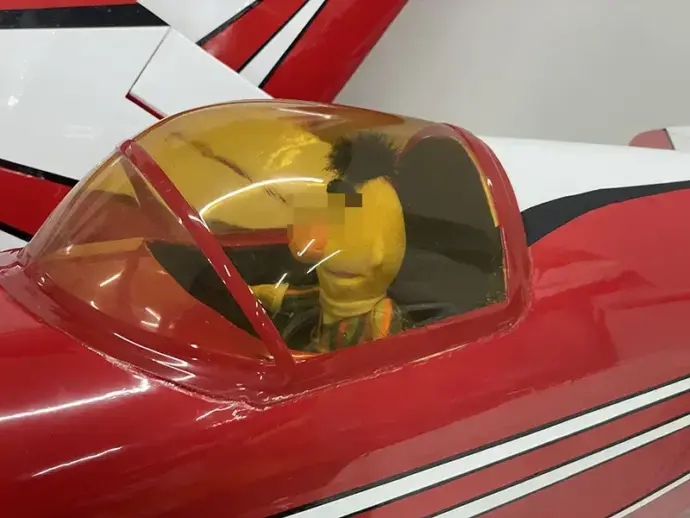 Hangar 9　ピッツ S-2B コックピット