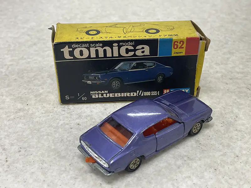 トミカ黒箱 ニッサン ブルーバードU1800SSS-E リア