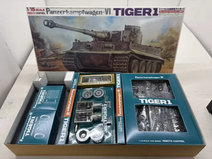 バンダイ 1/15 RC ドイツ6号重戦車タイガー1